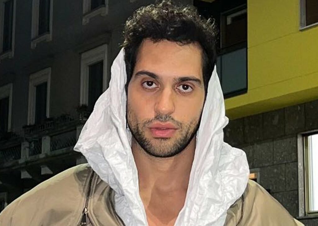 ''Avevano tutti una funzione diversa'': Mahmood spiega perché aveva ben 5 cellulari