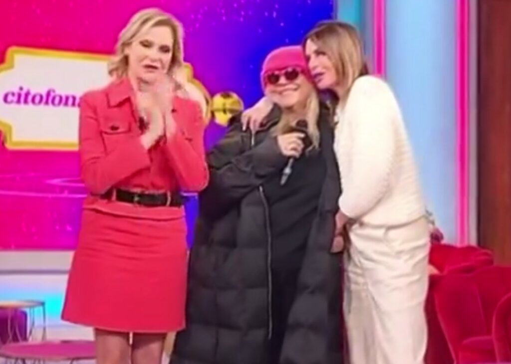 Paola Perego torna in tv dopo l'intervento per un tumore e rivela il dolcissimo gesto fatto da Mara Venier il giorno dell’operazione