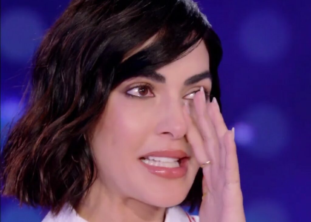 ''Non mi rassegno'': Rocio Munoz Morales dopo la morte del padre rivela il rituale che l’aiuta a sentirlo ancora accanto ''Non mi rassegno'': Rocio Munoz Morales dopo la morte del padre rivela il rituale che l’aiuta a sentirlo ancora accanto