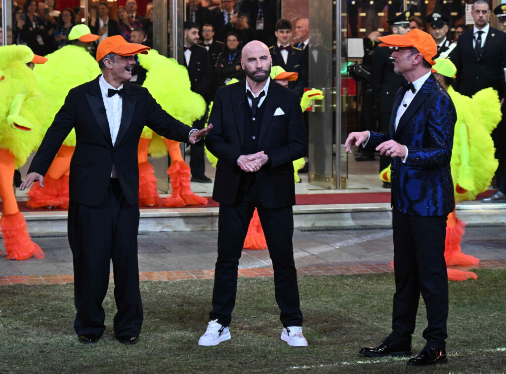 ''Abbiamo fatto una cosa terrificante'': la gag con John Travolta e il Ballo del Qua Qua a Sanremo 2024 va storta, l'ammissione di Fiorello ''Abbiamo fatto una cosa terrificante'': la gag con John Travolta e il Ballo del Qua Qua a Sanremo 2024 va storta, l'ammissione di Fiorello