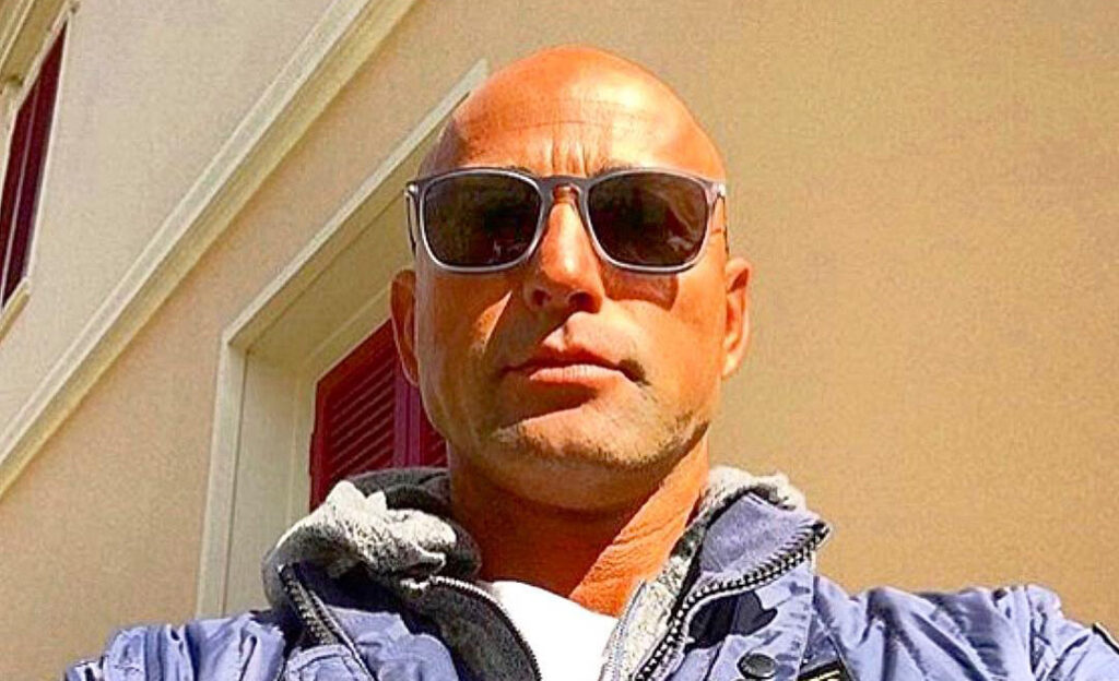 ''Ci siamo separati in seguito a un suo tradimento'': Stefano Bettarini fa una rivelazione molto privata sul divorzio dalla Ventura e svela anche come vive oggi ''Ci siamo separati in seguito a un suo tradimento'': Stefano Bettarini fa una rivelazione molto privata sul divorzio dalla Ventura e svela anche come vive oggi