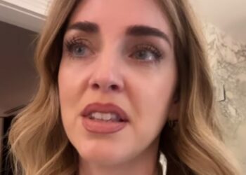 Chiara Ferragni di nuovo con le lacrime agli occhi sul social: la copertina de L'Espresso l'ha ferita