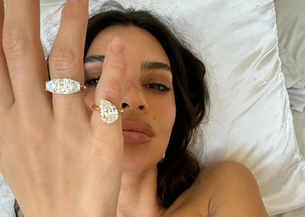Emily Ratajkowski trasforma l’anello di fidanzamento in due ''anelli di divorzio'': la vendetta sull’ex marito ''traditore'', guarda