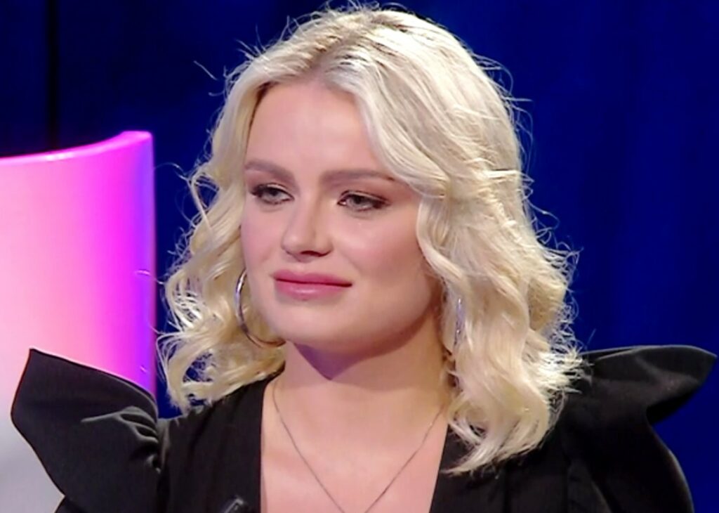 Mercedesz Henger rivela le parole imbarazzanti che le ha detto suo padre biologico l’unica volta che si sono parlati Mercedesz Henger rivela le parole imbarazzanti che le ha detto suo padre biologico l’unica volta che si sono parlati