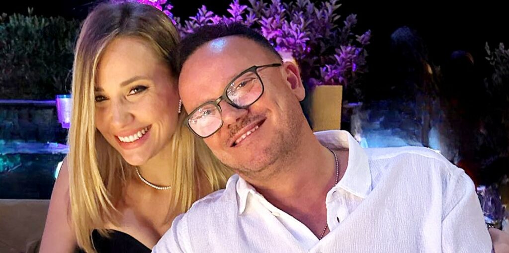 Gigi D'Alessio annuncia di aver scoperto il genere del suo sesto figlio: ecco se sarà maschio o femmina