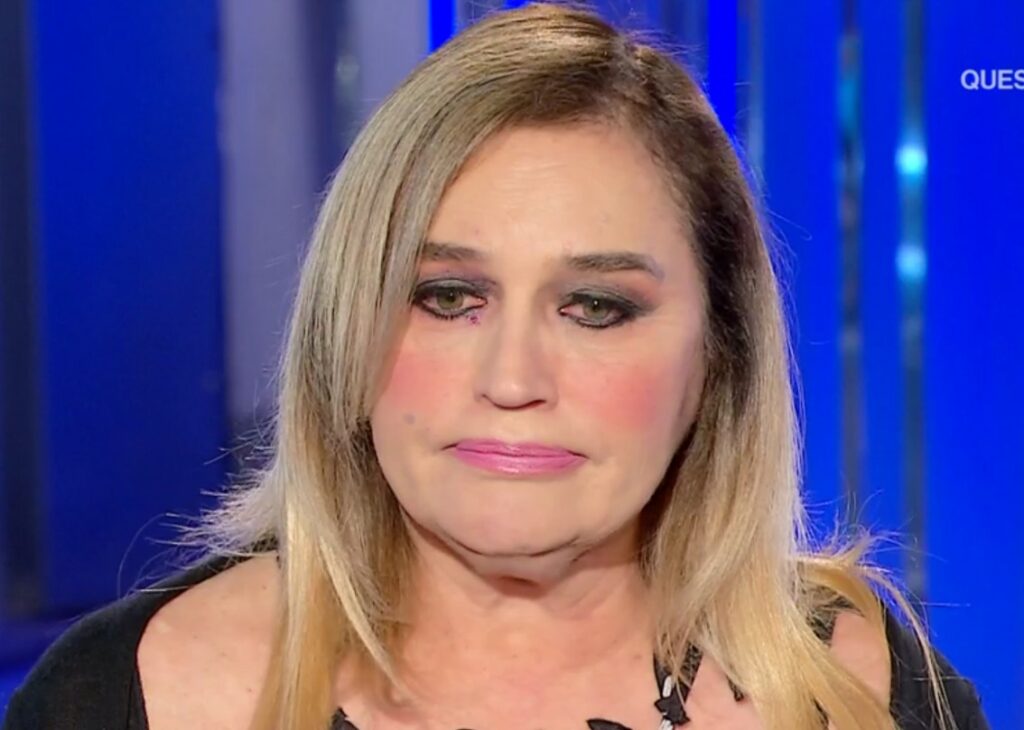 ''Ero sdraiata a terra per ore'': Lory Del Santo commossa ricorda in tv come ha reagito dopo la morte nel 2018 del figlio Loren