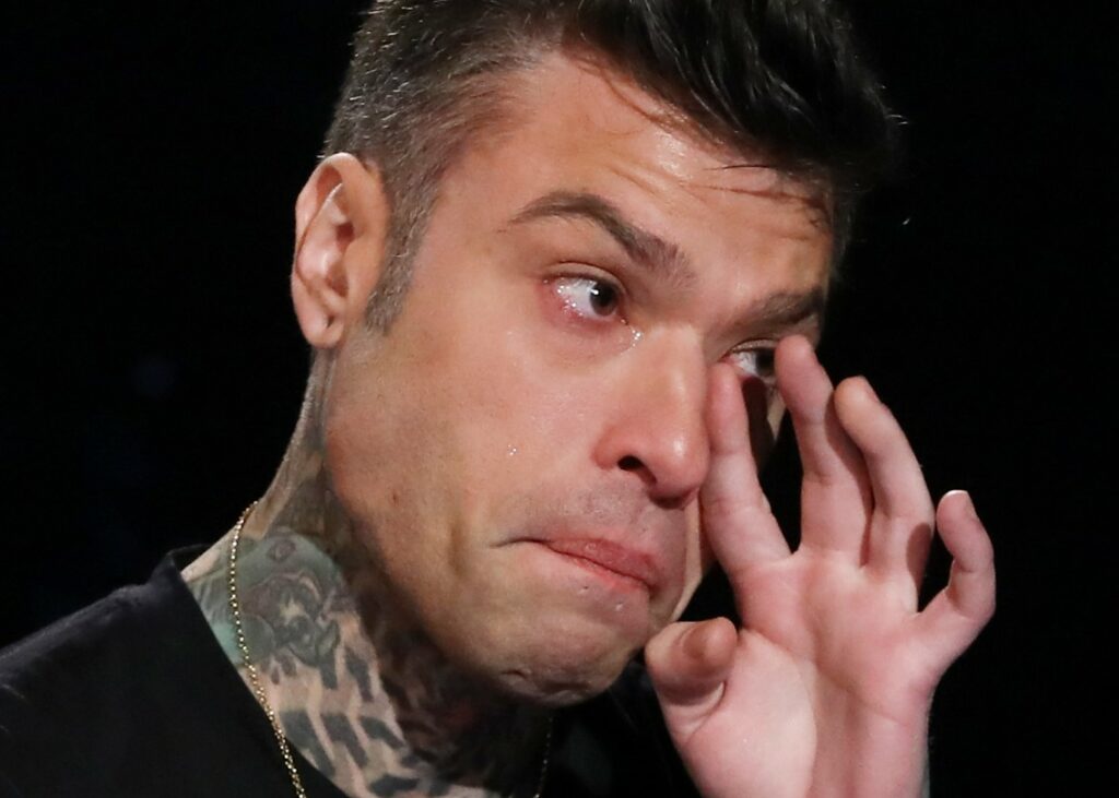 Fedez in lacrime a Belve, le prime immagini del rapper che piange durante l'intervista con Francesca Fagnani: guarda Fedez in lacrime a Belve, le prime immagini del rapper che piange durante l'intervista con Francesca Fagnani: guarda