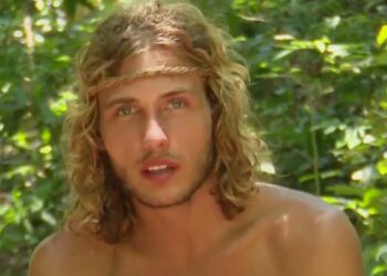L’Isola dei Famosi perde anche il biondissimo modello Pietro Fanelli: l’annuncio del ritiro