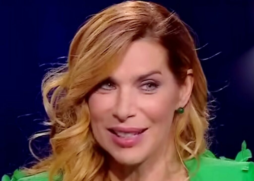 ''Non posso sempre fare la pendolare con Roma'': figli e trasferimento, perché Veronica Maya non lavora più molto in tv ''Non posso sempre fare la pendolare con Roma'': figli e trasferimento, perché Veronica Maya non lavora più molto in tv