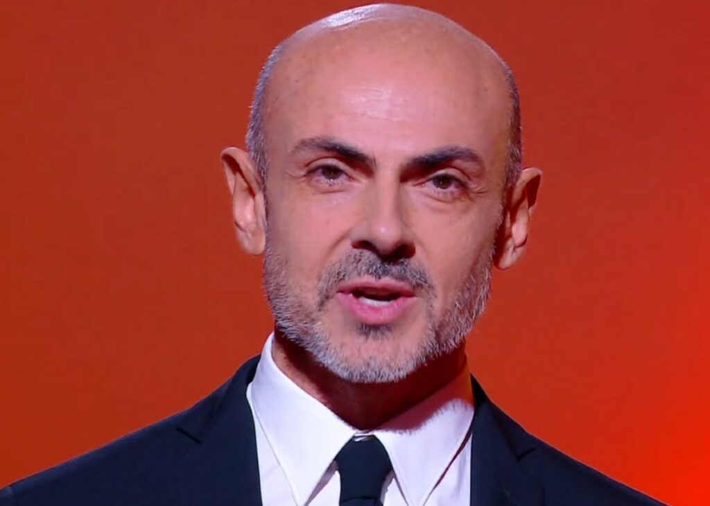 ''Pensavo che per i miei genitori avere un figlio gay potesse essere un dispiacere'': Enzo Miccio parla del coming out e racconta com’è andata