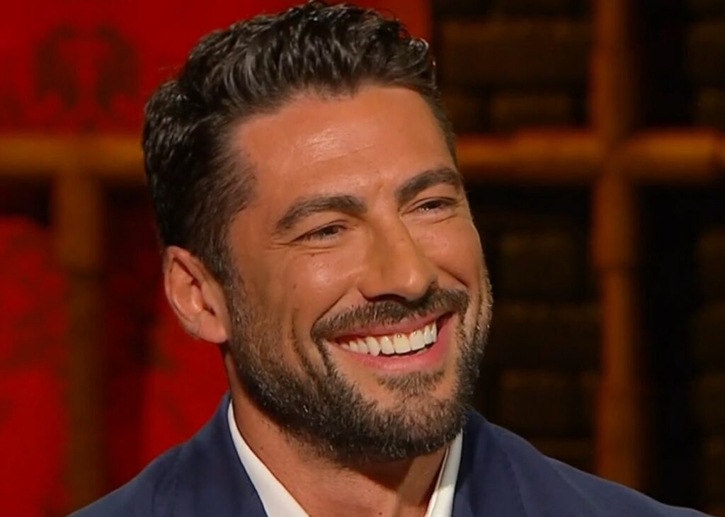 ''Lo sapevo, disgraziati'': durante l'intervista chiedono all'ex gieffino medico Giovanni Angiolini del suo amore con la Hunziker, la risposta