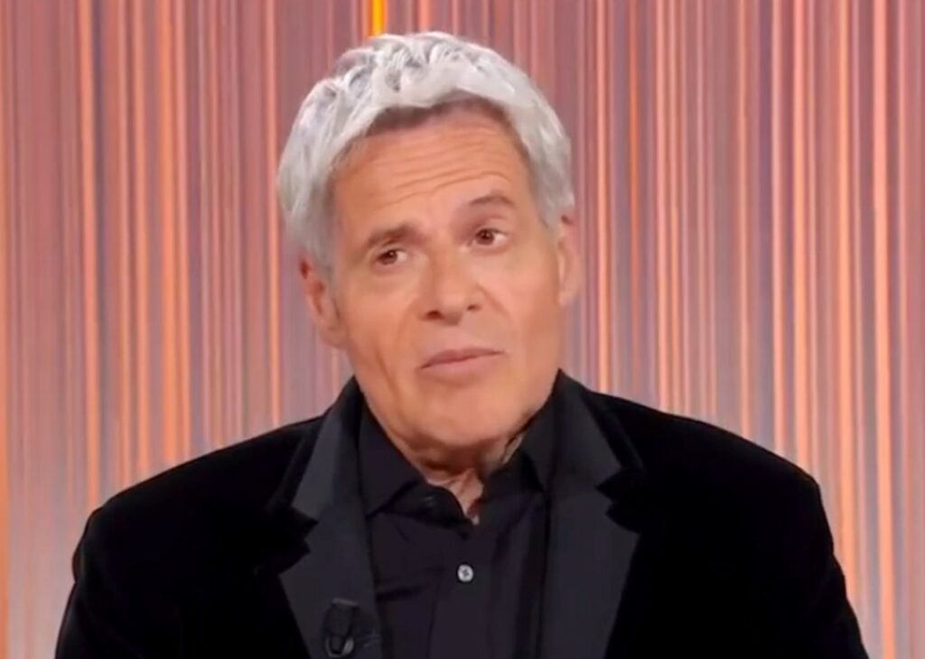 ''Mi hanno detto che Antonio Ricci mi detesta'': Claudio Baglioni parla della faida con il fondatore di 'Striscia la Notizia'