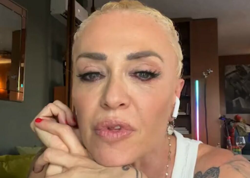 ''Non conosco nessuno che non abbia tradito o non sia stato tradito, me compresa'': Paola Barale parla di relazioni e fa una rivelazione spiazzante ''Non conosco nessuno che non abbia tradito o non sia stato tradito, me compresa'': Paola Barale parla di relazioni e fa una rivelazione spiazzante