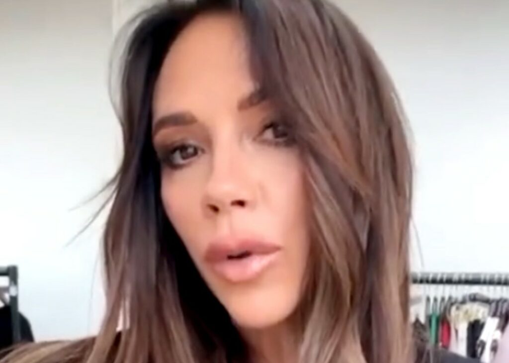 ''Sono molto disciplinata nel modo in cui mangio e mi alleno'': Victoria Beckham ammette le insicurezze fisiche ''Sono molto disciplinata nel modo in cui mangio e mi alleno'': Victoria Beckham ammette le insicurezze fisiche