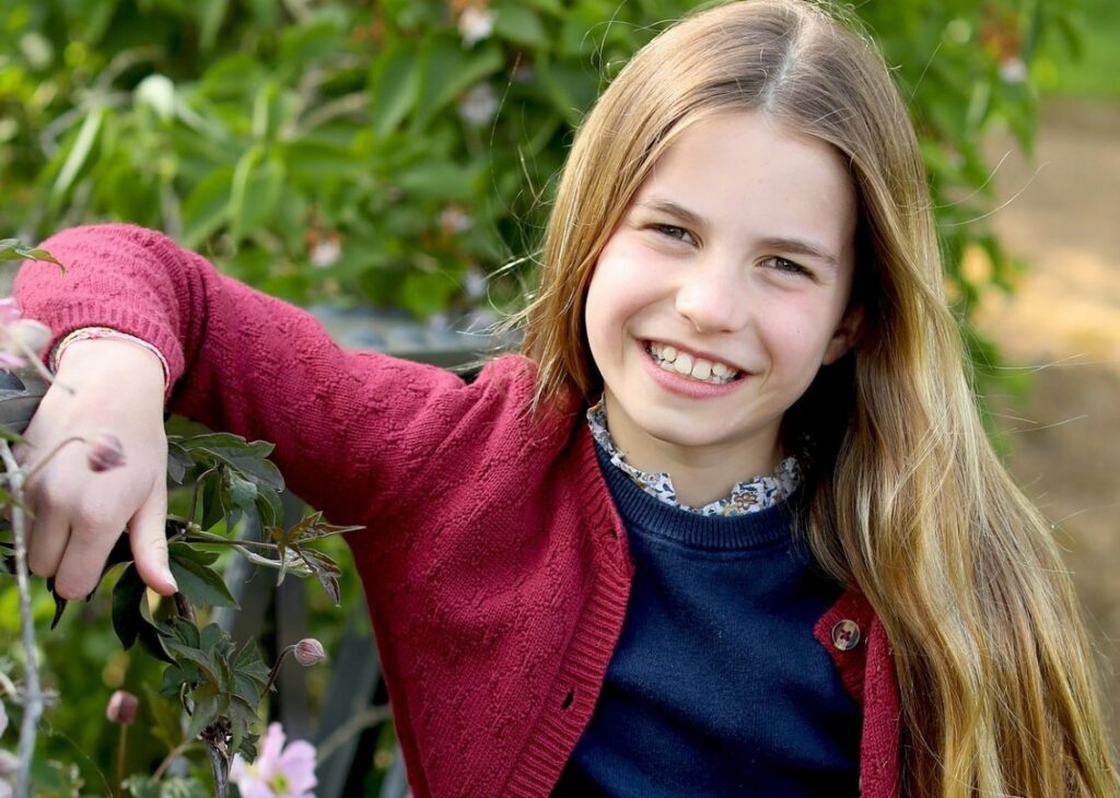 Com’è cresciuta la Principessa Charlotte! Guarda la nuova foto condivisa per il suo nono compleanno