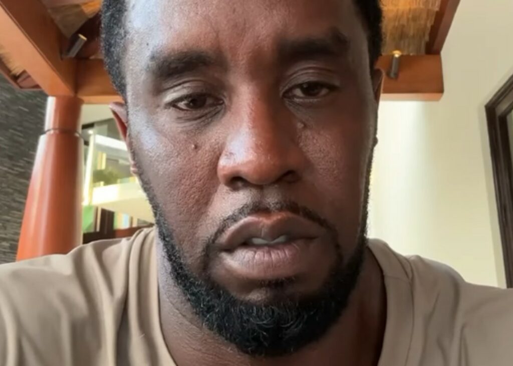 ''Sono disgustato dalle mie azioni'': il rapper Puff Daddy chiede scusa dopo la comparsa del video in cui picchia brutalmente l’ex fidanzata ''Sono disgustato dalle mie azioni'': il rapper Puff Daddy chiede scusa dopo la comparsa del video in cui picchia brutalmente l’ex fidanzata