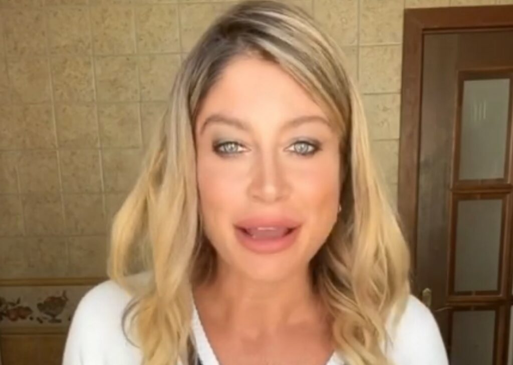 Maddalena Corvaglia rivela chi si è preso cura della figlia 12enne in Spagna mentre lei era a ''Pechino Express'' Maddalena Corvaglia rivela chi si è preso cura della figlia 12enne in Spagna mentre lei era a ''Pechino Express''