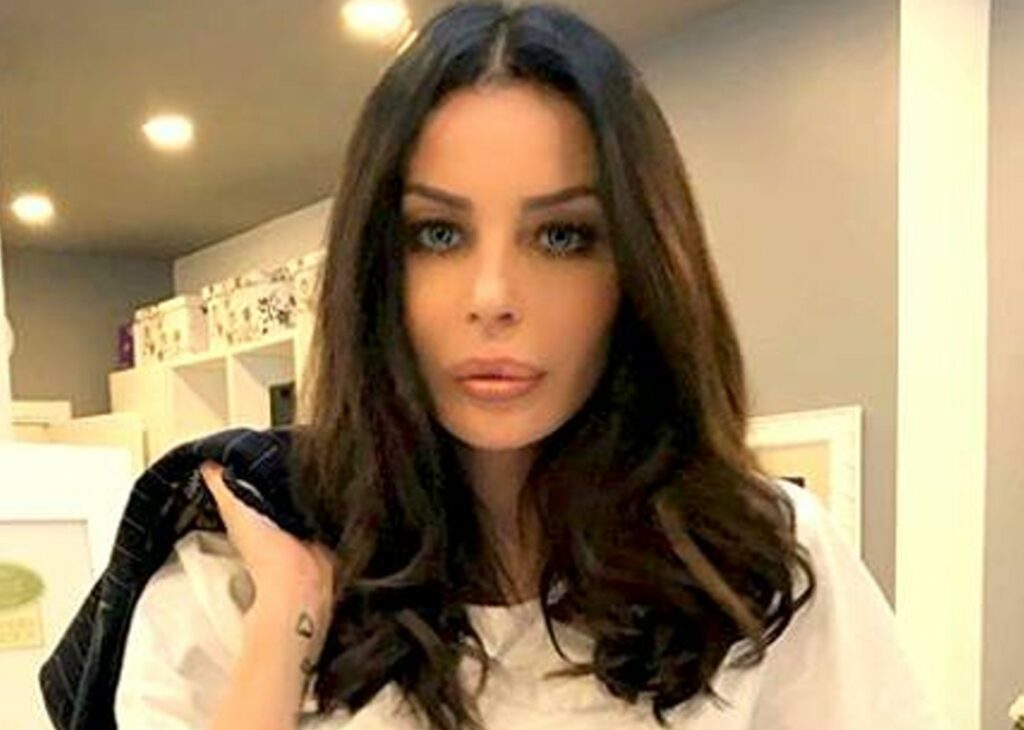 Nina Moric reagisce pubblicamente alla notizia che Fabrizio Corona avrà un altro figlio dalla nuova compagna: le sue parole Nina Moric reagisce pubblicamente alla notizia che Fabrizio Corona avrà un altro figlio dalla nuova compagna: le sue parole