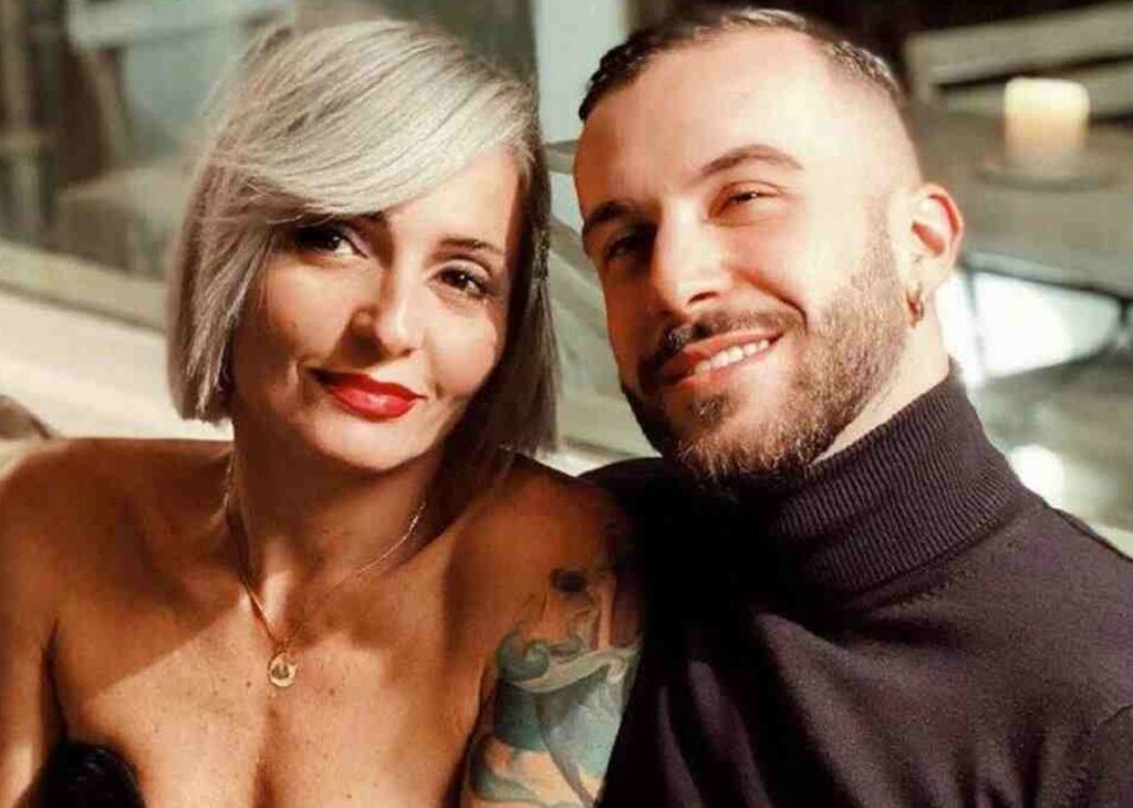 ''Io non allatto al seno, capita che ci pensino loro'': Veronica Peparini spiega come hanno preso l'arrivo delle gemelline i suoi figli maggiori ''Io non allatto al seno, capita che ci pensino loro'': Veronica Peparini spiega come hanno preso l'arrivo delle gemelline i suoi figli maggiori