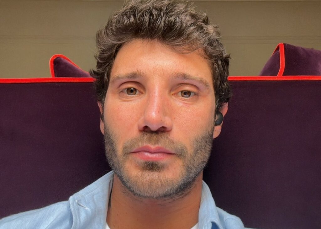 Stefano De Martino chiarisce se è single oppure no e spiega la sua nuova visione sui tatuaggi: le nuove risposte social Stefano De Martino chiarisce se è single oppure no e spiega la sua nuova visione sui tatuaggi: le nuove risposte social