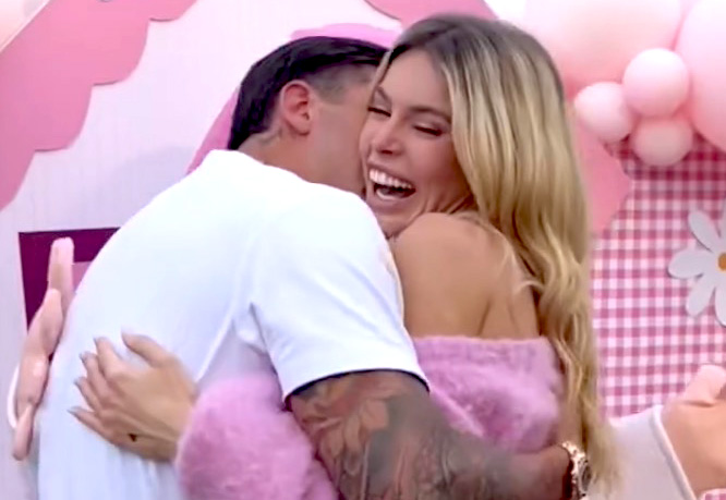 Dopo lacrime e accuse reciproche in tv, Sophie Codegoni e Alessandro Basciano insieme alla festa di compleanno della figlia: guarda