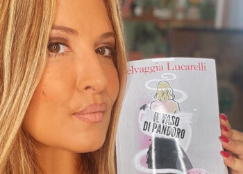 ''Ho telefonato e in due minuti mi hanno spifferato tutto'': Selvaggia Lucarelli spiega perché ha iniziato a indagare sulla Ferragni e il pandoro Balocco