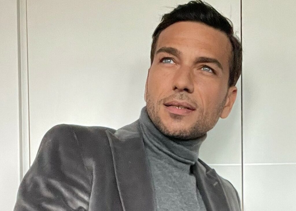 ''Prendevo 10mila euro per un’ora, avevo sei-sette case'': Costantino Vitagliano rivela quanto guadagna oggi per un evento ''Prendevo 10mila euro per un’ora, avevo sei-sette case'': Costantino Vitagliano rivela quanto guadagna oggi per un evento