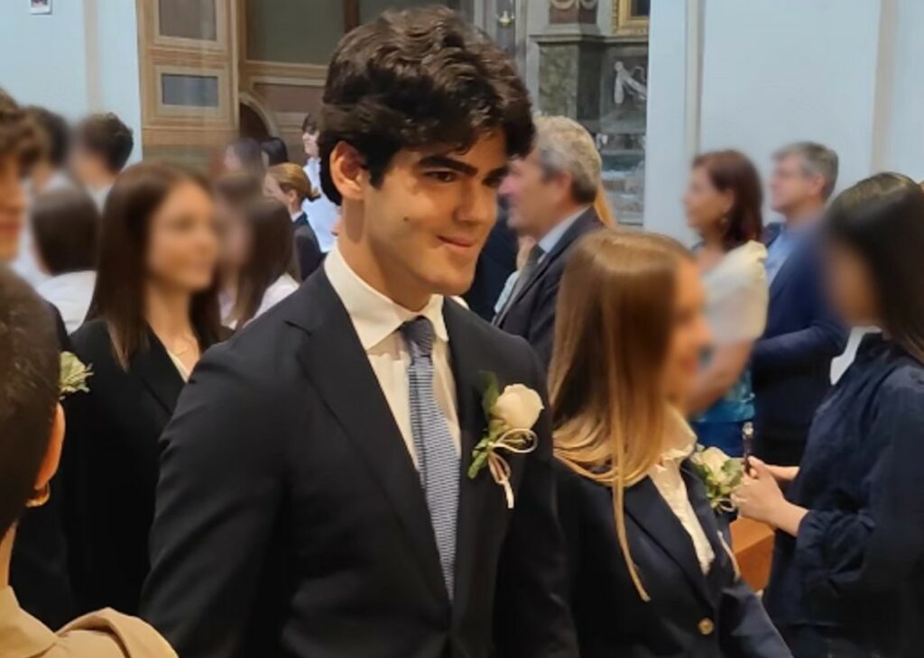 'Non mi vergogno a dire che ho pianto': Samantha De Grenet mostra le immagini della cerimonia dell'ultimo anno di liceo del figlio Brando