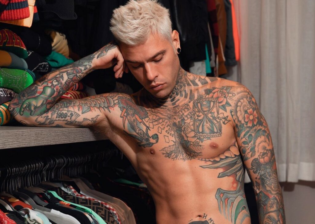 ''Apro un canale OnlyFans'': Fedez annuncia il suo nuovo progetto e fa una battuta sull'arci-nemica Selvaggia Lucarelli ''Apro un canale OnlyFans'': Fedez annuncia il suo nuovo progetto e fa una battuta sull'arci-nemica Selvaggia Lucarelli