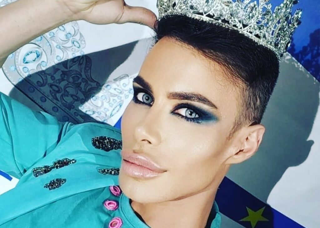 ''Ho 35 anni ma ne dimostro 27, ho speso 130.000 euro in chirurgia estetica'': le confessioni del 'Ken italiano' Angelo Sanzio ''Ho 35 anni ma ne dimostro 27, ho speso 130.000 euro in chirurgia estetica'': le confessioni del 'Ken italiano' Angelo Sanzio