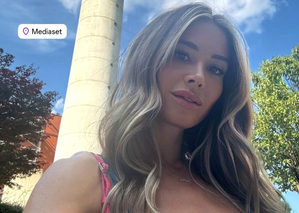''L'inizio di una nuova avventura'': Diletta Leotta si fotografa negli studi Mediaset dopo il nuovo contratto col Biscione, ecco cosa farà ''L'inizio di una nuova avventura'': Diletta Leotta si fotografa negli studi Mediaset dopo il nuovo contratto col Biscione, ecco cosa farà