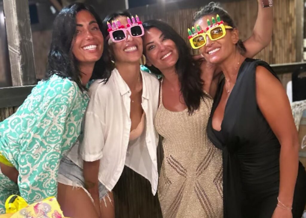 Federica Nargi vola a sorpresa da Ibiza a Roma per festeggiare i 40 anni della sorella Claudia: le immagini del party