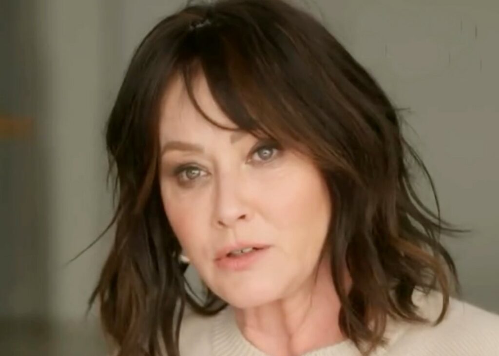 Svelati gli ultimi pensieri di Shannen Doherty nelle settimane prima della morte: il periodo più difficile del cancro