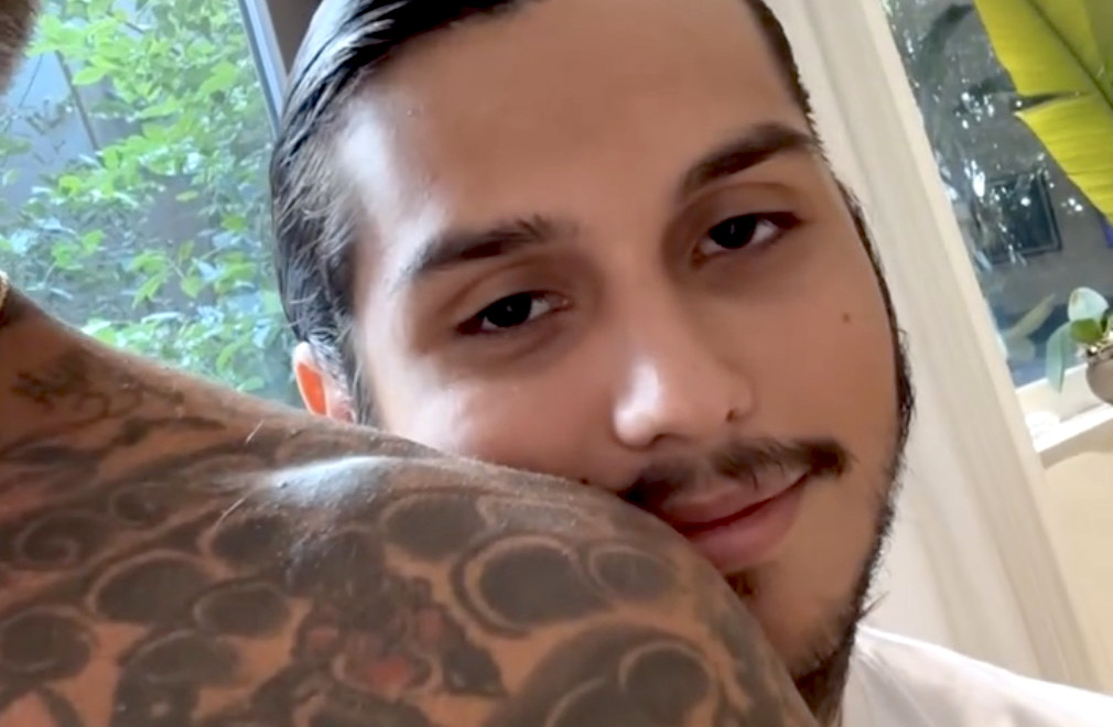 Dopo la comunità, Carlos Corona torna a casa da papà Fabrizio per le vacanze estive: le immagini e le parole sul fratellino che nascerà Dopo la comunità, Carlos Corona torna a casa da papà Fabrizio per le vacanze estive: le immagini e le parole sul fratellino che nascerà