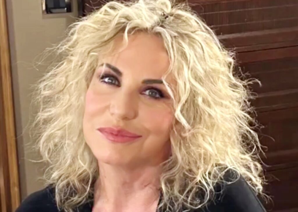 ''A 30 anni mi guardavano con la bava alla bocca, ora sono una bella signora'': Antonella Clerici rivela di sentirsi ''invecchiata'' ''A 30 anni mi guardavano con la bava alla bocca, ora sono una bella signora'': Antonella Clerici rivela di sentirsi ''invecchiata''