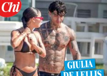 Giulia De Lellis e Tony Effe finalmente paparazzati alla luce del sole: le foto della nuova coppia dell'estate su 'Chi'