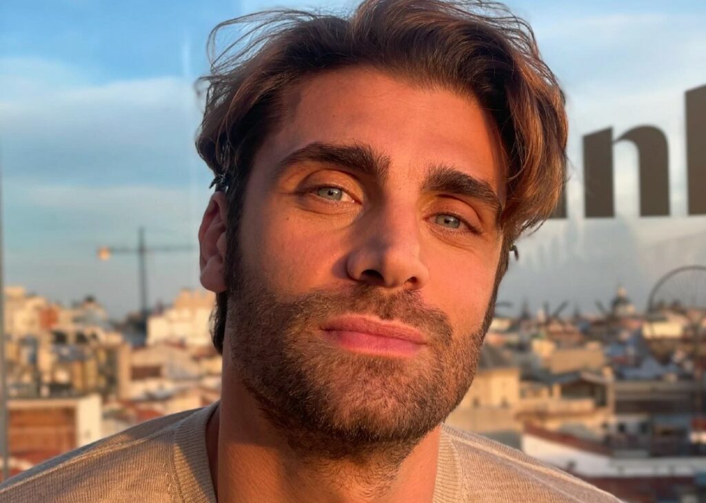 ''Per strada mi riconoscono e mi chiamano col nome dei miei personaggi'': l'ex gieffino Mario Ermito ha una nuova vita da divo in Spagna