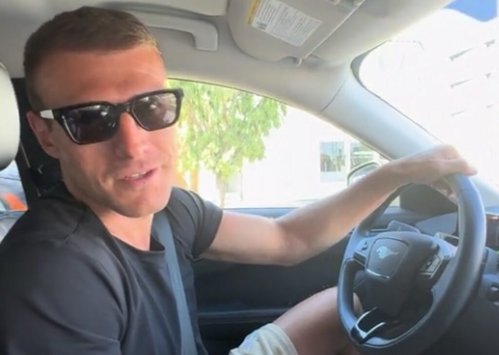 ''C'è qualcosa che non si paga in questo ca... di Paese?'': il fidanzato della Canalis scioccato dai prezzi dopo il trasferimento negli USA