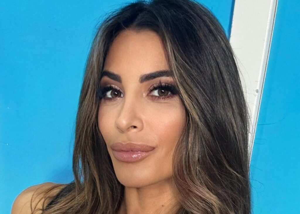 ''Sto conoscendo una persona...'': Romina Pierdomenico, ex fidanzata di Ezio Greggio, rivela che c'è un uomo nella sua vita a 15 mesi dalla rottura con conduttore ''Sto conoscendo una persona...'': Romina Pierdomenico, ex fidanzata di Ezio Greggio, rivela che c'è un uomo nella sua vita a 15 mesi dalla rottura con conduttore