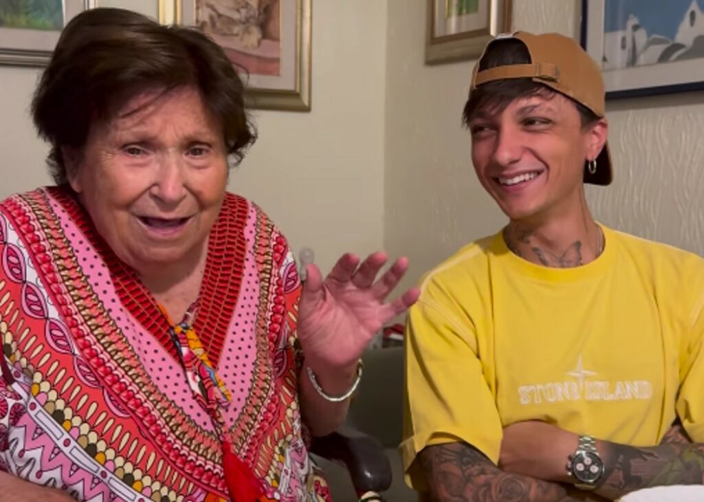 Fan 'come bestie' al funerale della nonna di Ultimo: ecco cosa sarebbe successo