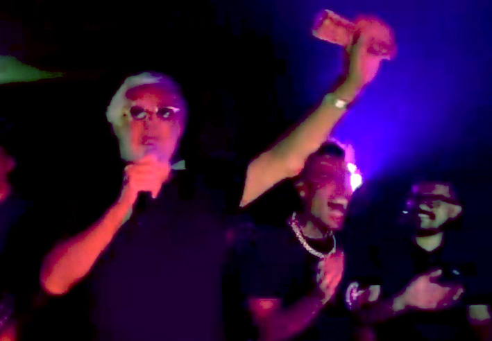 ''Abbiamo spezzato la maledizione'': Fedez torna a esibirsi, serata con Briatore al Billionaire tra risate e battute spinte