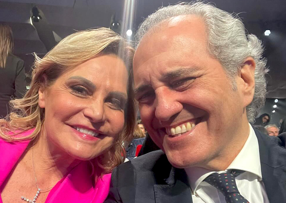 ''Il primo giorno di viaggio di nozze ci siamo sentiti male'': Simona Ventura svela anche dov’è stata in luna di miele con Giovanni ''Il primo giorno di viaggio di nozze ci siamo sentiti male'': Simona Ventura svela anche dov’è stata in luna di miele con Giovanni