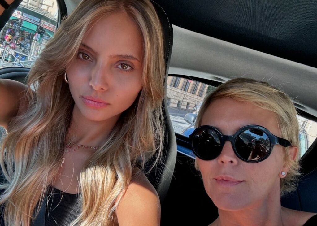 ''Io e la mia bionda'': Vittoria Belvedere debutta con la figlia Emma su Instagram e sono due gocce d’acqua ''Io e la mia bionda'': Vittoria Belvedere debutta con la figlia Emma su Instagram e sono due gocce d’acqua