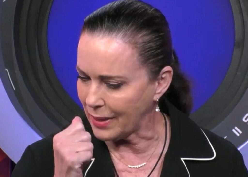 ''Mio padre picchiava mia madre, voleva ucciderla, siamo scappate'': Clarissa Burt al GF racconta della sua difficile infanzia ''Mio padre picchiava mia madre, voleva ucciderla, siamo scappate'': Clarissa Burt al GF racconta della sua difficile infanzia