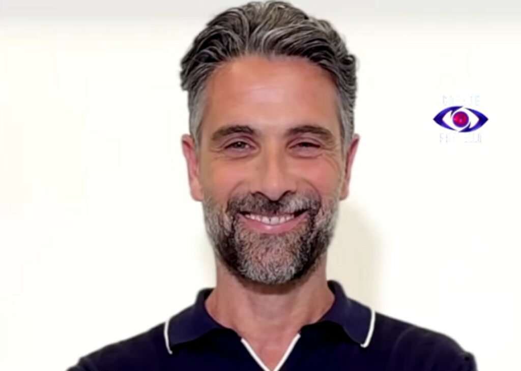 Annunciato il primo concorrente ufficiale del Grande Fratello: è Luca Calvani, da 'Sex and The City' al coming out, ecco chi è