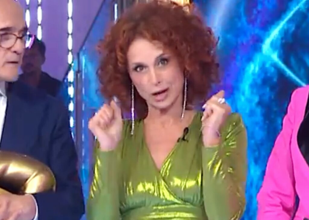Beatrice Luzzi replica dopo l'esplosione della polemica per il saluto in diretta al GF all'ex suocera in fin di vita