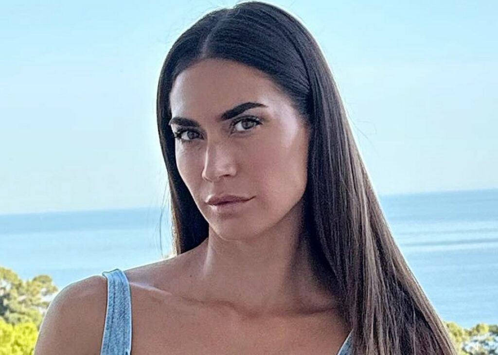 ''Commenti inaccettabili, basta avete rotto!'': Melissa Satta sbotta dopo gli insulti per il suo ultimo look mondano ''Commenti inaccettabili, basta avete rotto!'': Melissa Satta sbotta dopo gli insulti per il suo ultimo look mondano