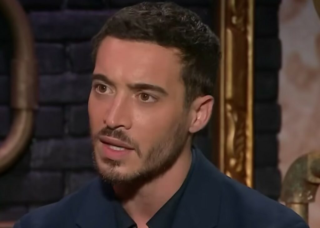 ''Con Belen ci sono settimane in cui non andiamo affatto d'accordo'': Antonino Spinalbese torna in tv e parla anche della sua nuova fidanzata ''Con Belen ci sono settimane in cui non andiamo affatto d'accordo'': Antonino Spinalbese torna in tv e parla anche della sua nuova fidanzata