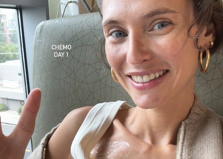 Bianca Balti inizia la chemioterapia accanto alle figlie e al nuovo compagno Bianca Balti inizia la chemioterapia accanto alle figlie e al nuovo compagno