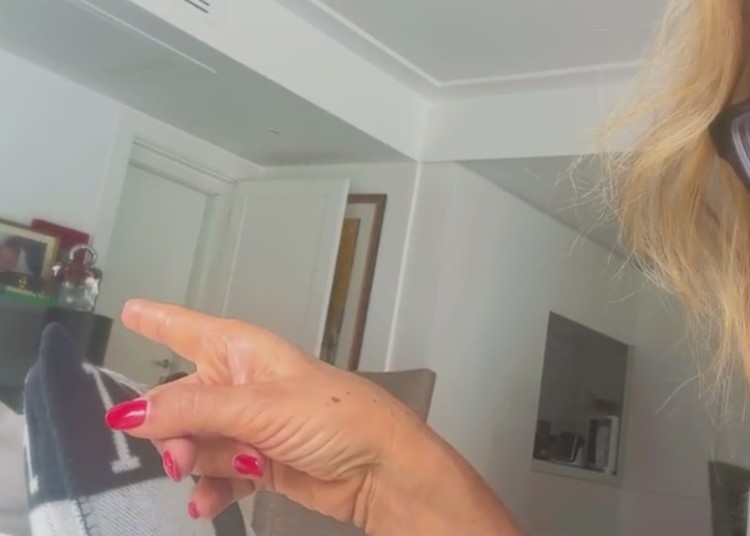 Sonia Bruganelli vive ad una porta di distanza dall'appartamento dell’ex marito Paolo Bonolis: guarda la casa Sonia Bruganelli vive ad una porta di distanza dall'appartamento dell’ex marito Paolo Bonolis: guarda la casa